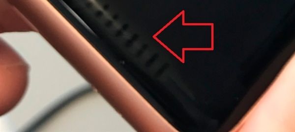 Apple Watch 3曝屏幕质量BUG：边缘现异常条纹