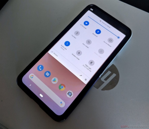 疑似谷歌Pixel 4真机谍照曝光：边框宽到没朋友